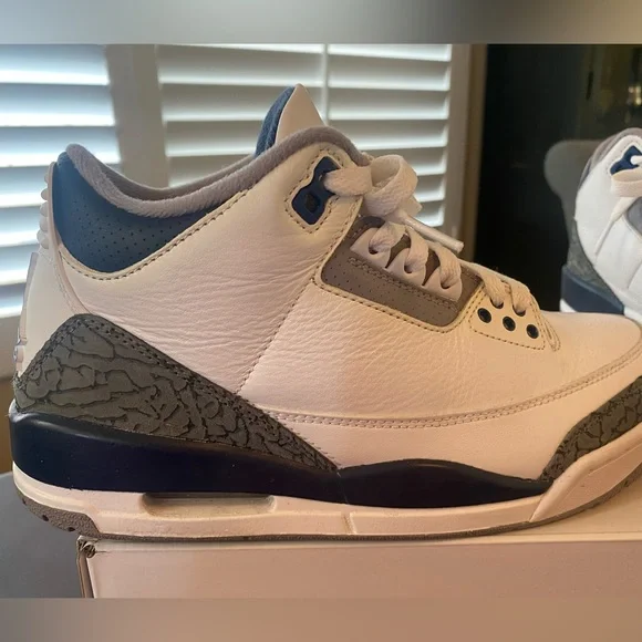 Nike - Picture 2 of 11